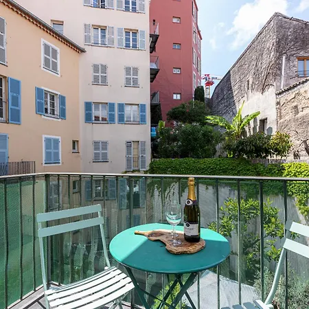Apartment 2 Bdrs & Parking In The Old Town !