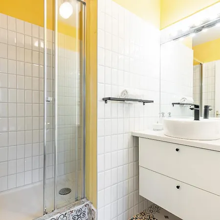 Apartment 2 Bdrs & Parking In The Old Town ! *