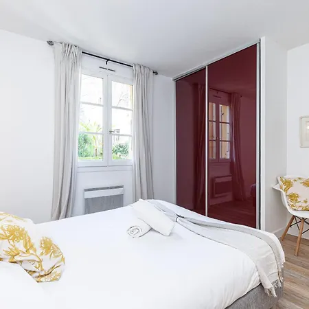 2 Bdrs & Parking In The Old Town ! Apartment