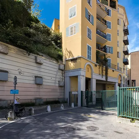 2 Bdrs & Parking In The Old Town ! Apartment