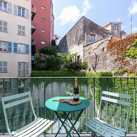 2 Bdrs & Parking In The Old Town ! Apartment *